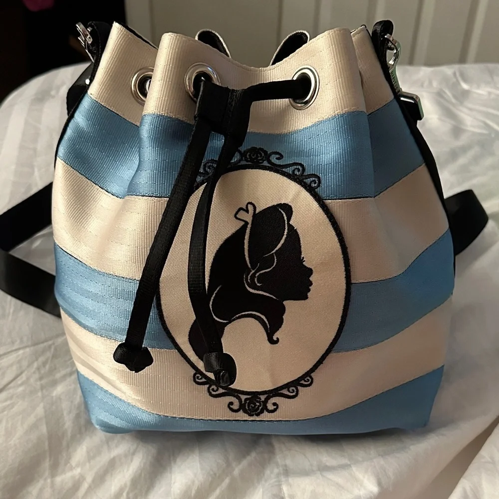 HARVEYS Alice In Wonderland Park Hopper Seatbelt Bag